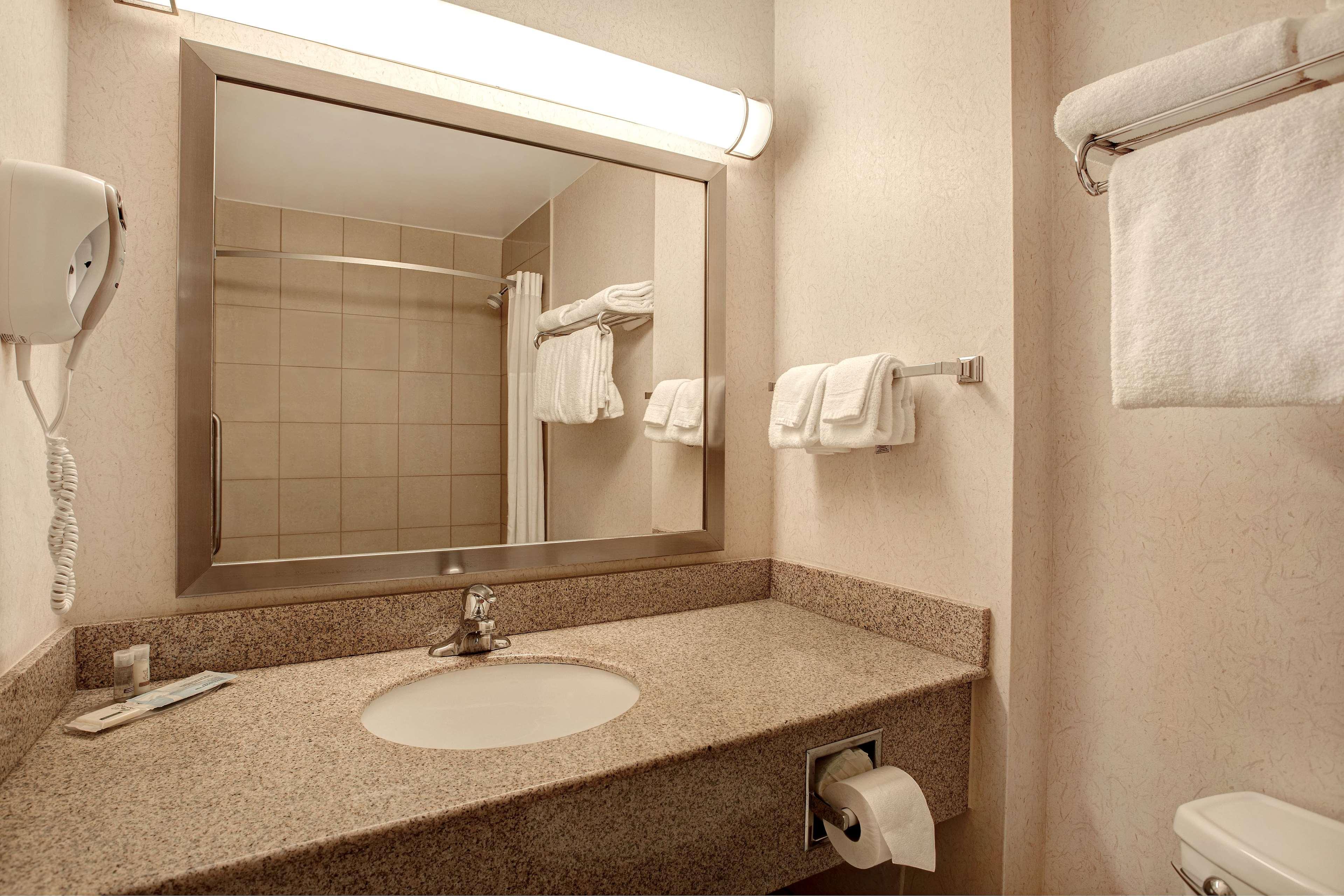 Days Inn & Suites By Wyndham Collingwood Ngoại thất bức ảnh