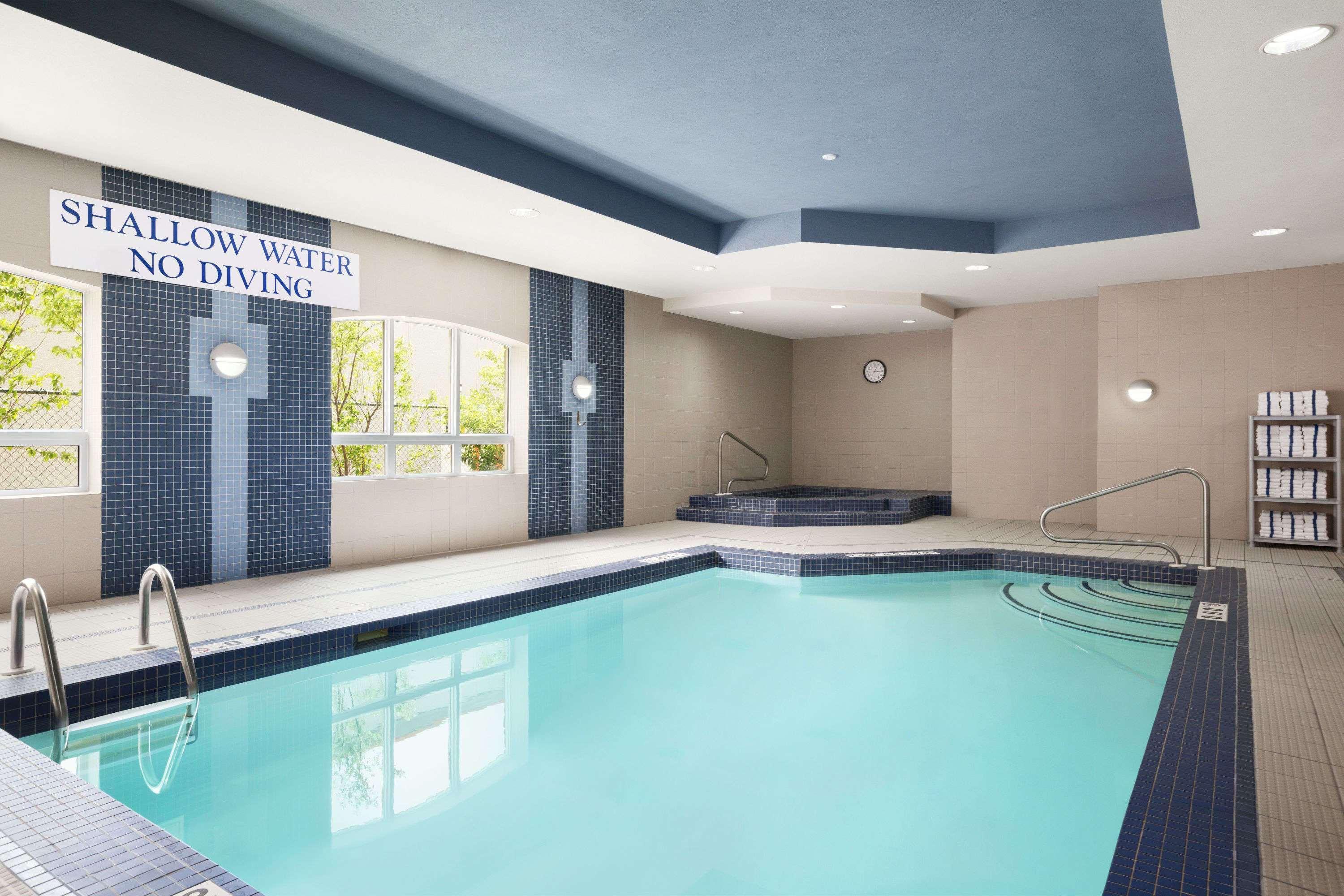 Days Inn & Suites By Wyndham Collingwood Ngoại thất bức ảnh